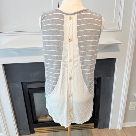 π€ Pink Clover Gray & White Striped Tank β Button Back Detail (Size M) - Picture 3 of 9